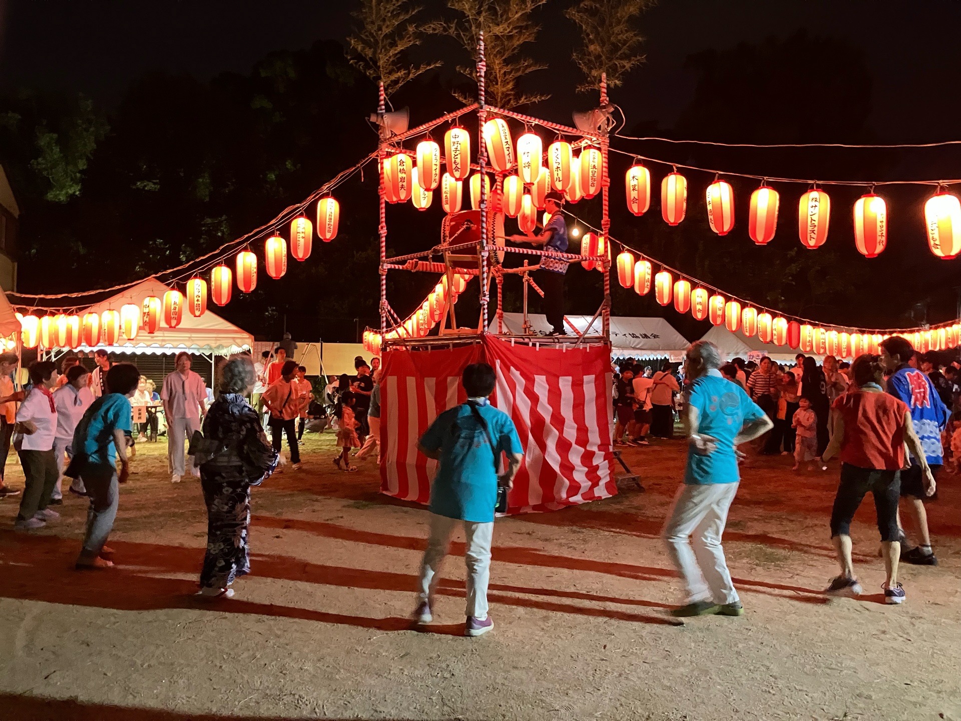盆踊りの様子