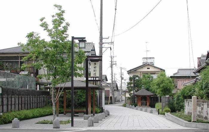 多田街道のサインや辻の碑