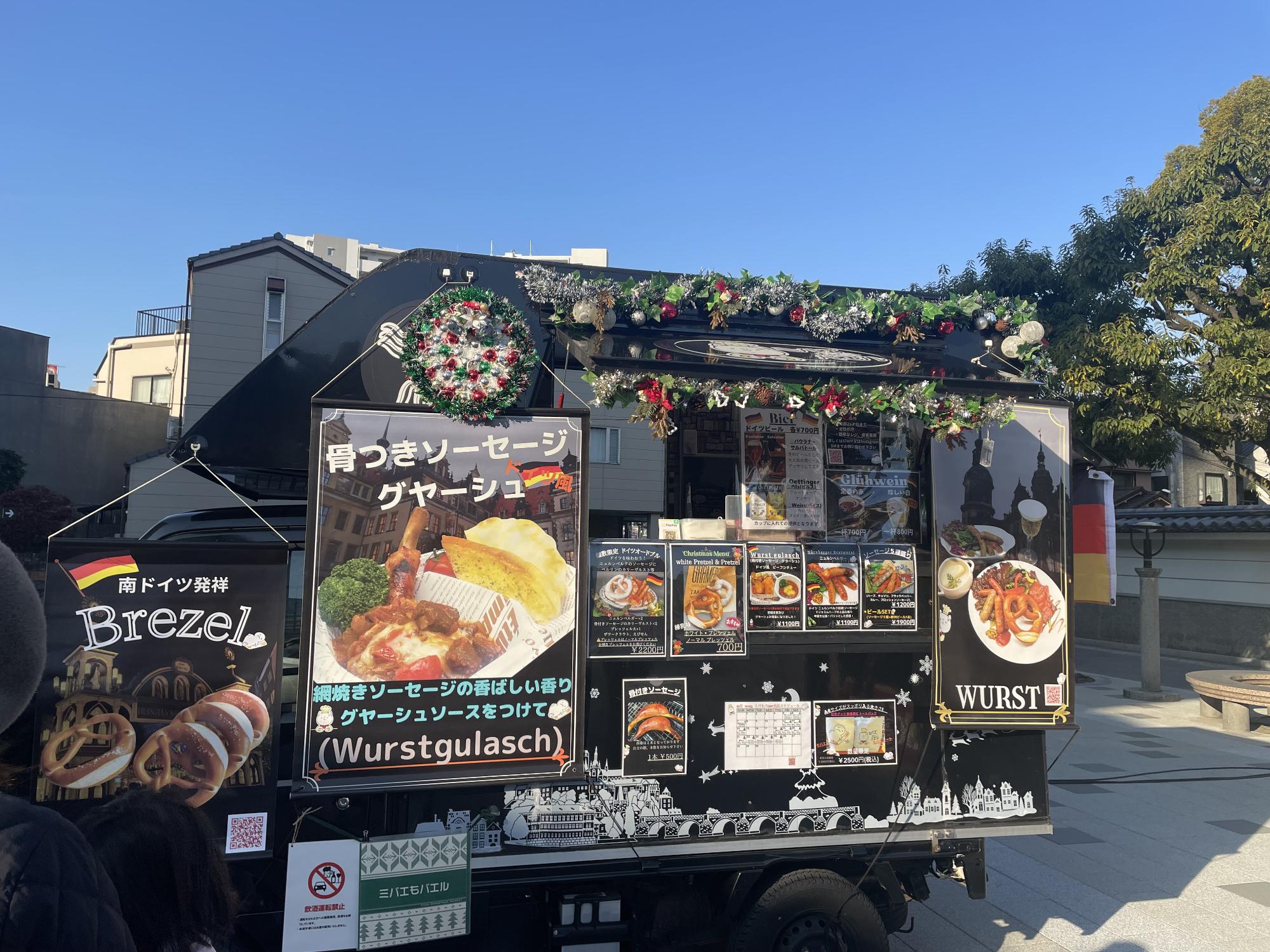 伊丹クリスマスマーケットに出店しているプレッチェルのキッチンカー