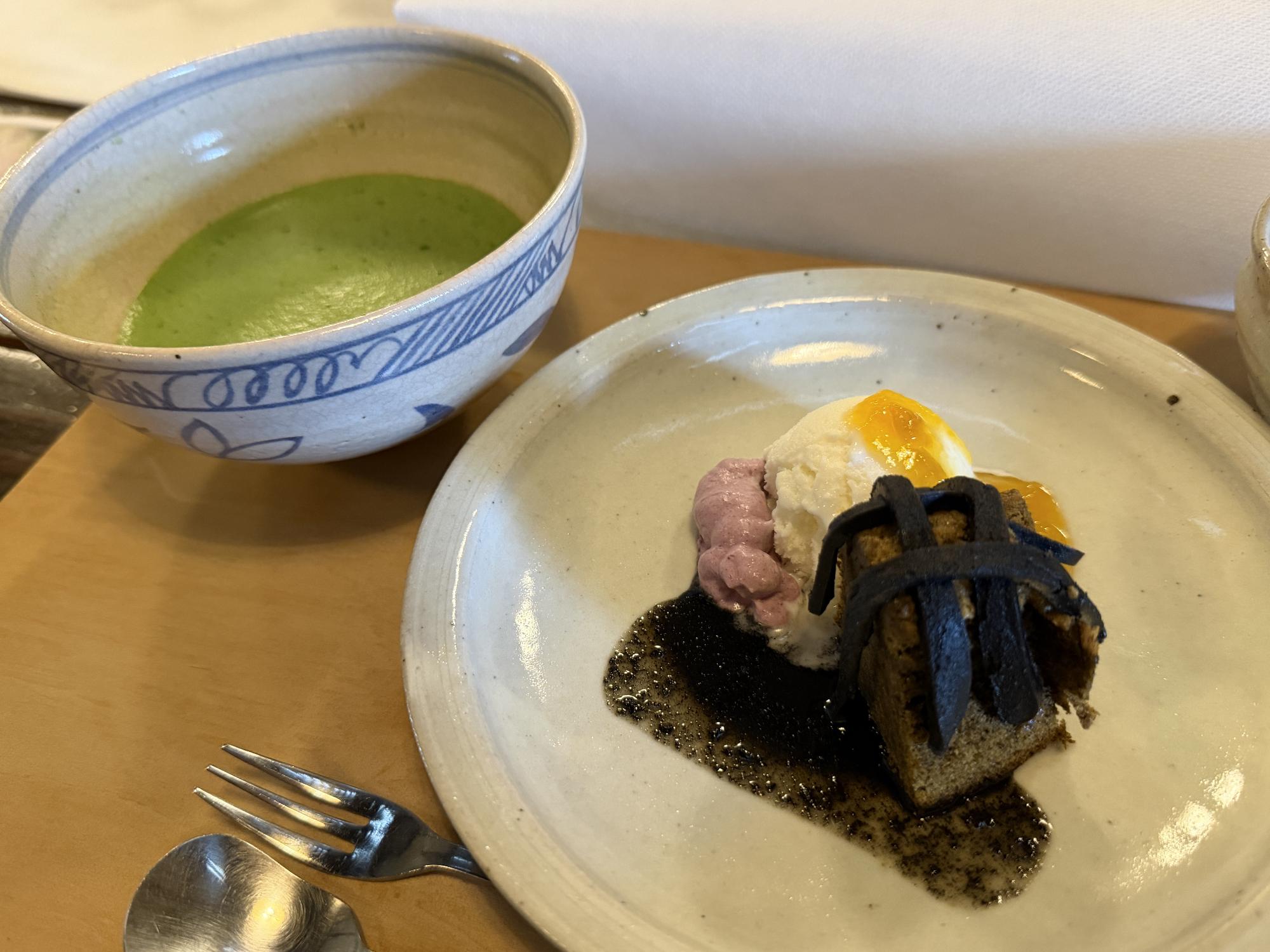 抹茶とほうじ茶のガトーショコラ