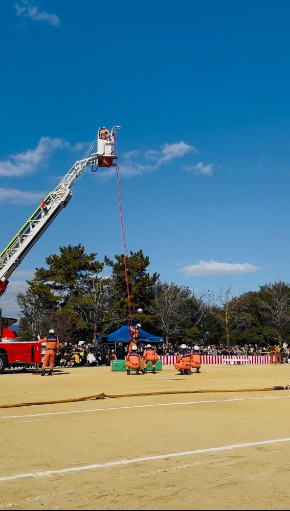 消防出初式消防職員によるはしご車訓練