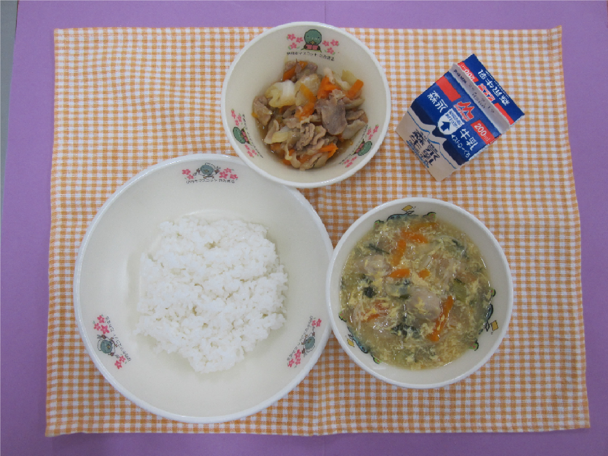 すたみなにくどんぶりのぐ にくだんごのかきたまスープ ごはん ぎゅうにゅう くがつじゅうはちにち