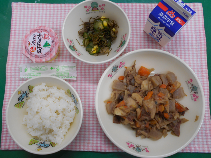 いもに だし さくらんぼゼリー ごはん ぎゅうにゅう くがつじゅうはちにちしょくいくこんだてやまがたけん
