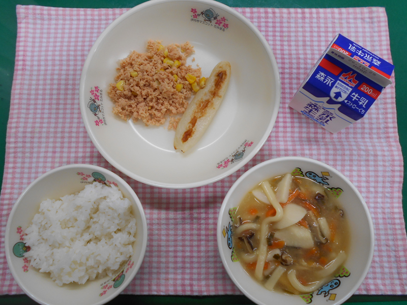 ごはんさけそぼろささかまぼこおくずかけぎゅうにゅう