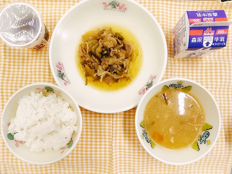 豚肉のしょうが炒め、納豆など