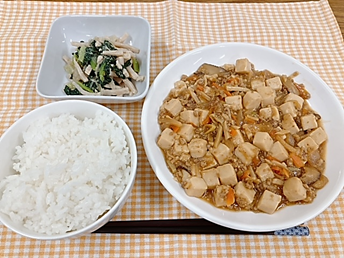 花椒香る麻婆豆腐とタアツァイとチキンハムの胡麻和え