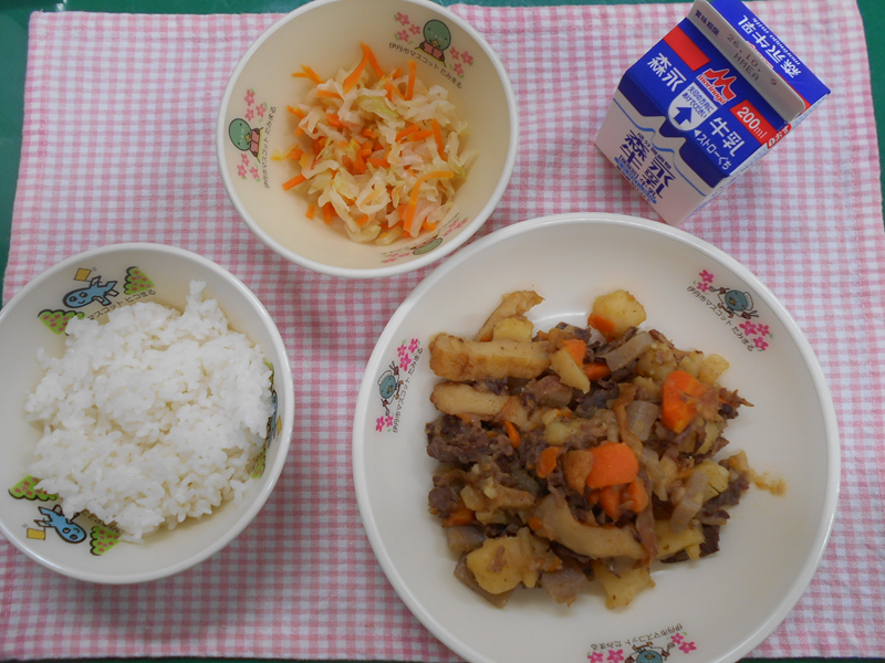 やまとに、キャベツのすだちぽんずあえ、ごはん、ぎゅうにゅう くがつにじゅうくにち