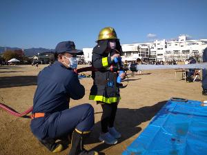 放水体験をする様子