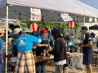 瑞穂・瑞ケ丘自治会による焼きそば・フランクフルト販売