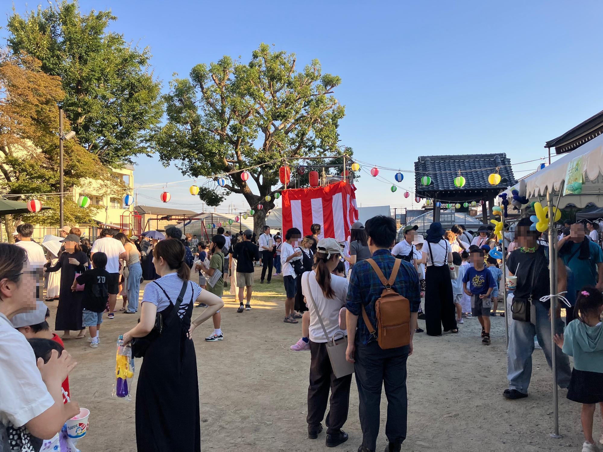 多くの来場者でにぎわっている様子