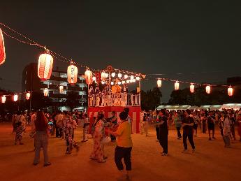 盆踊りの様子