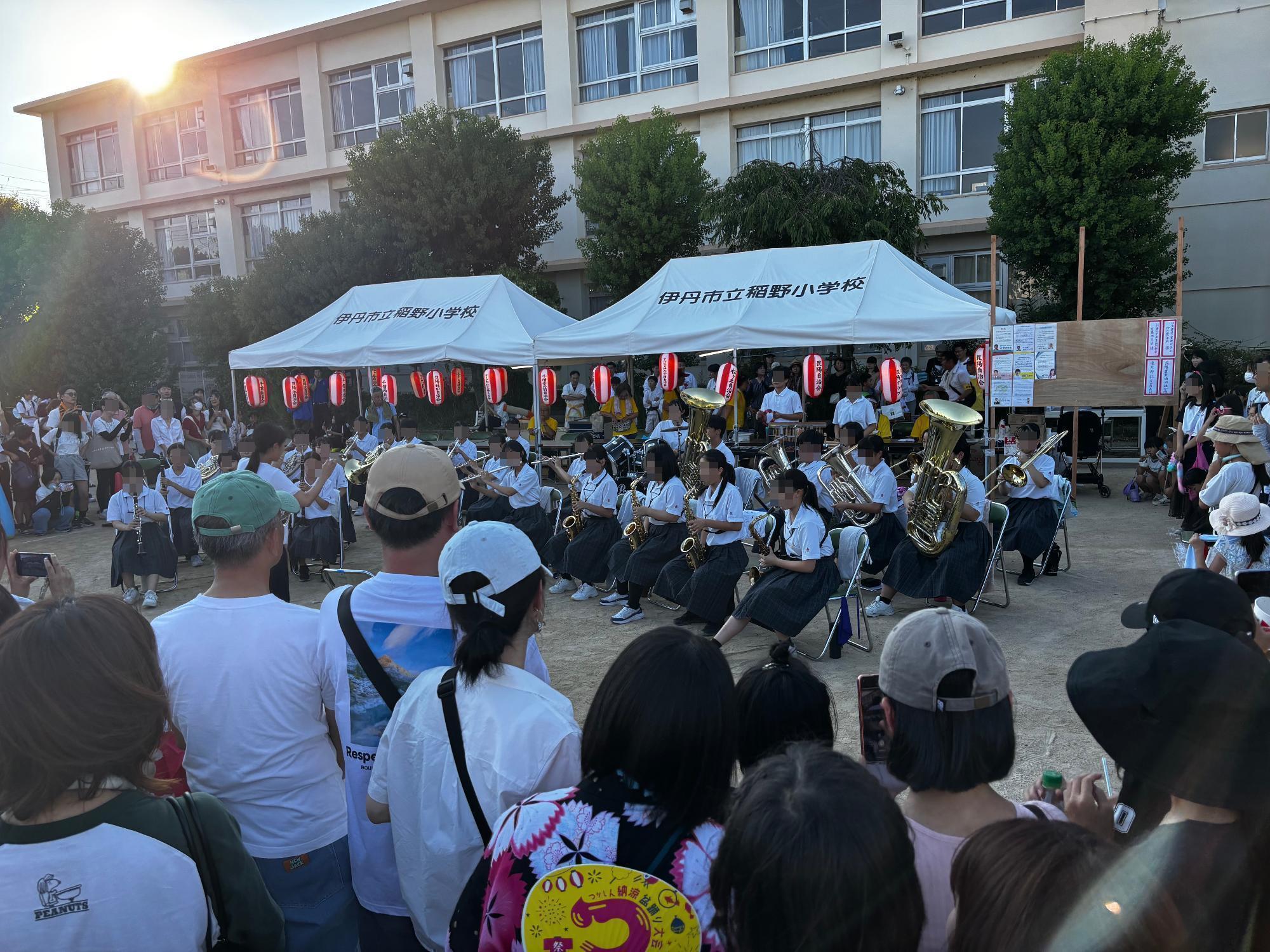 吹奏楽部の演奏