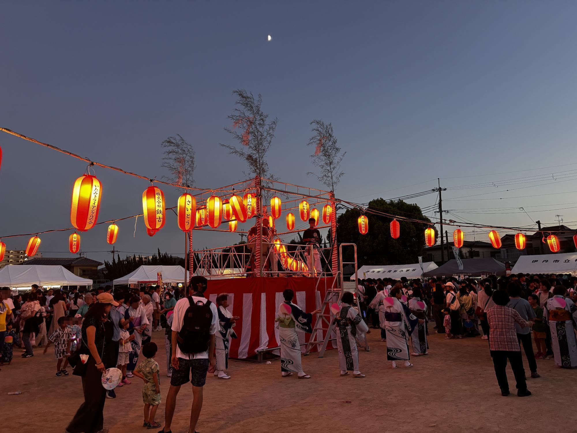 盆踊りの様子