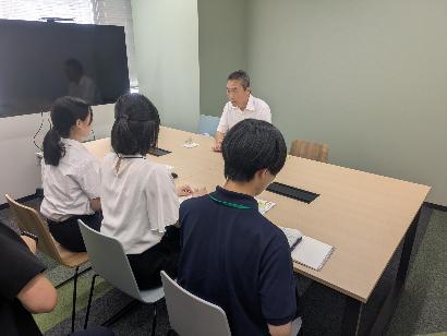 白井会長インタビューの様子