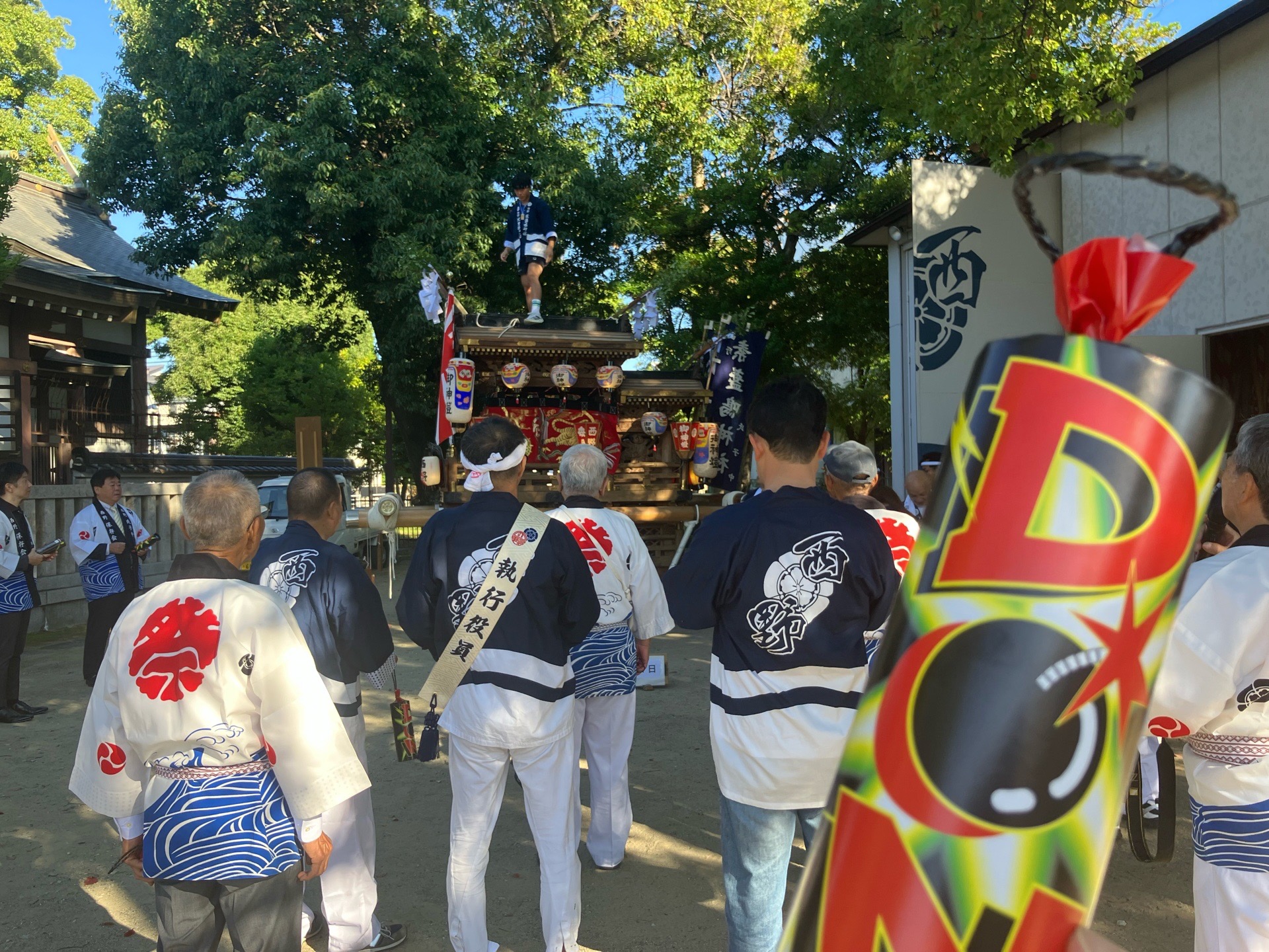 西野秋祭り・だんじり「DON！」を準備している様子