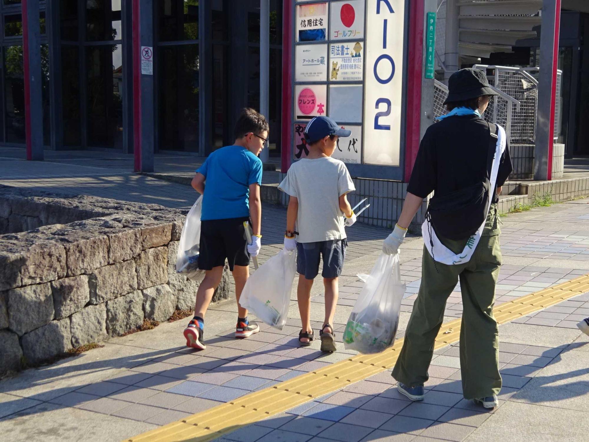 街頭活動の様子2
