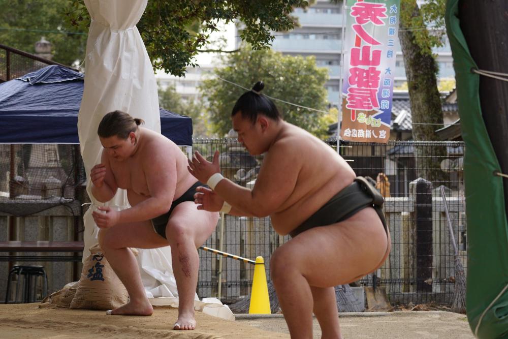 秀ノ山部屋の力士の練習風景