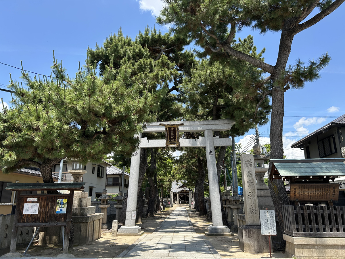 とそかんことばぐらのとなりにあるいなのじんじゃ
