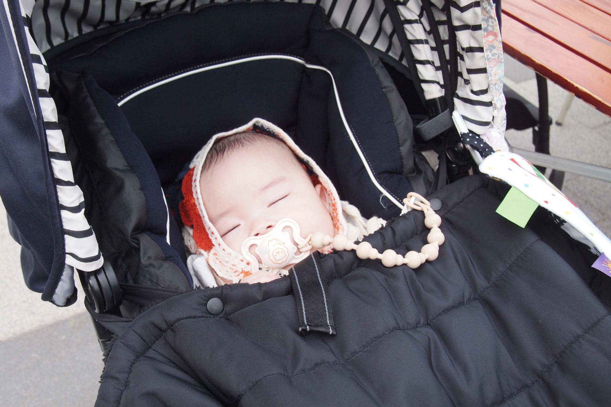 伊丹クリスマスマーケットに来た子供