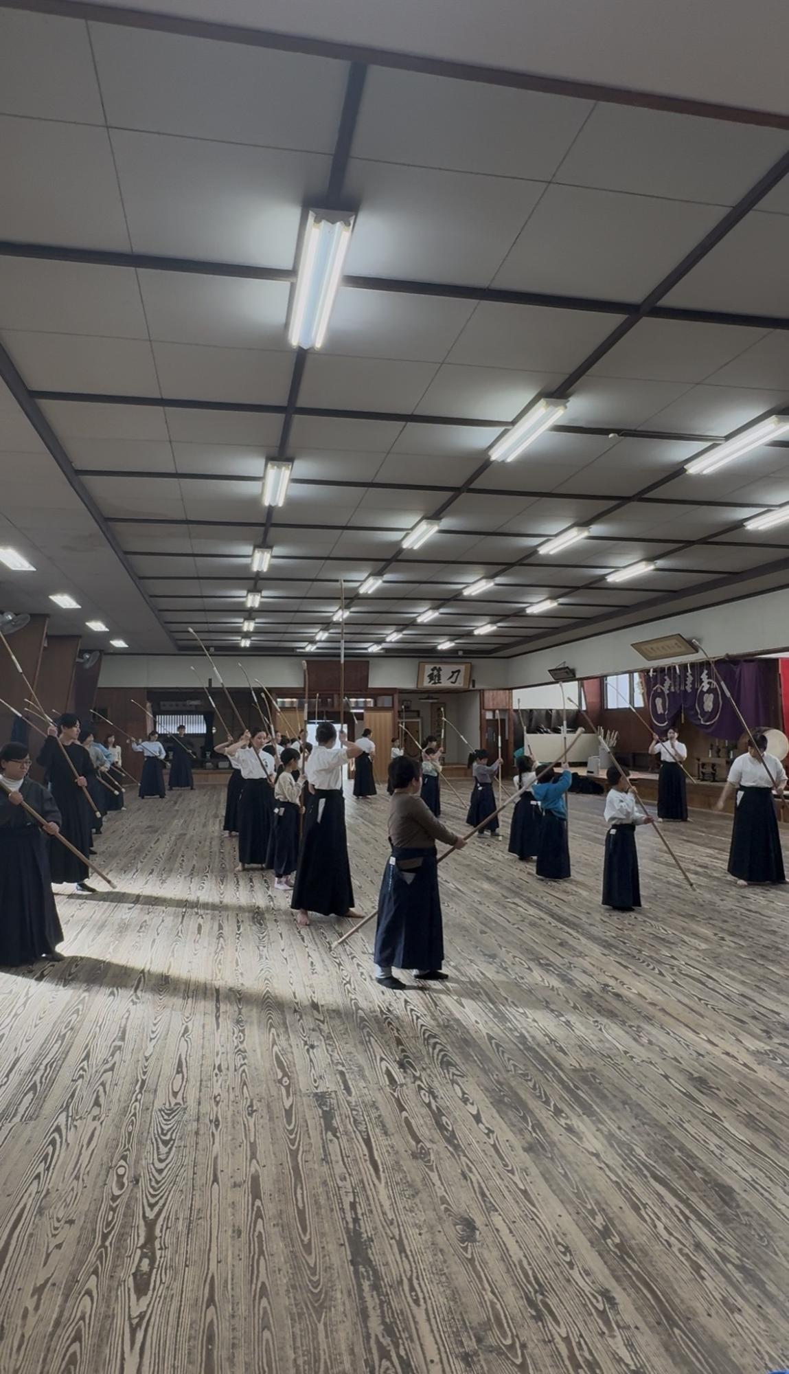 親子でなぎなた教室 全員で型を習得