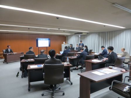 沼津市議会視察の様子２