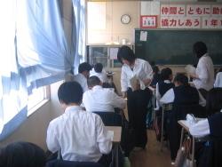 「子どもサポーター派遣事業」中学校の様子