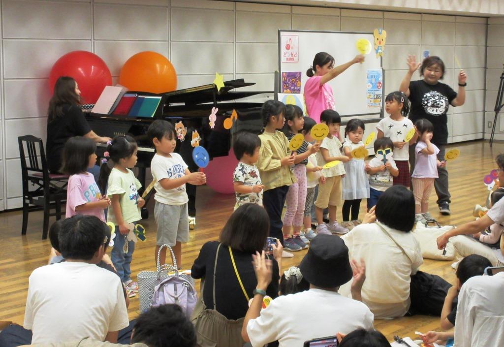 お月見の歌に合わせて長調と短調の聞き分け