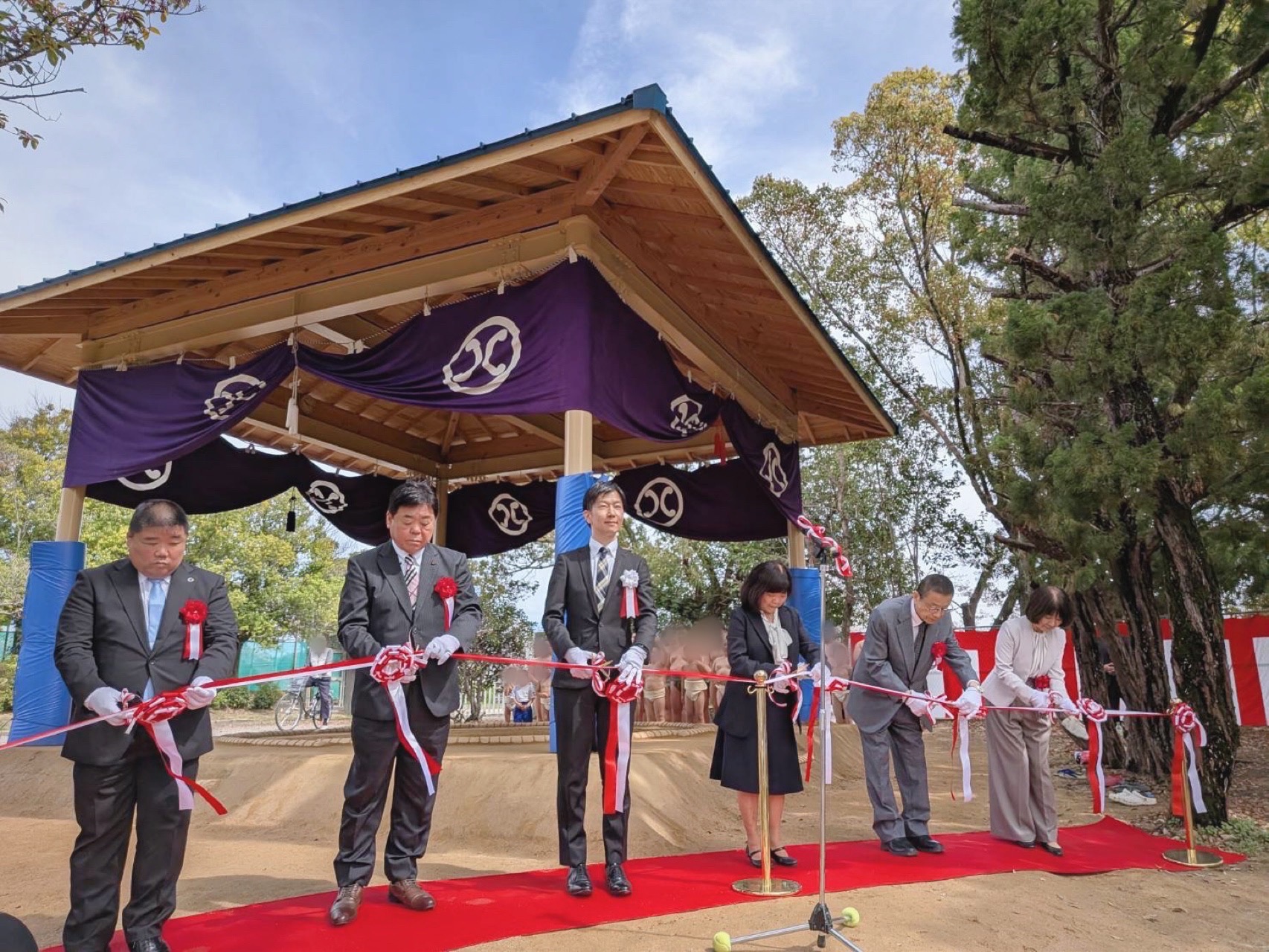 お披露目式の様子（テープカット）