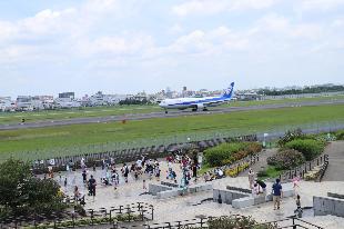 伊丹空港（スカイパークから、全日本空輸）