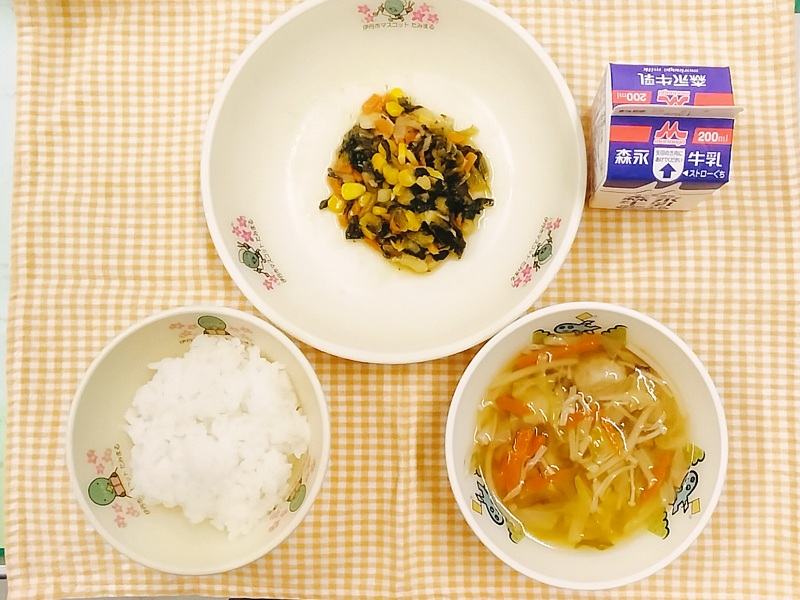 小松菜とベーコンのガーリックソテーなど