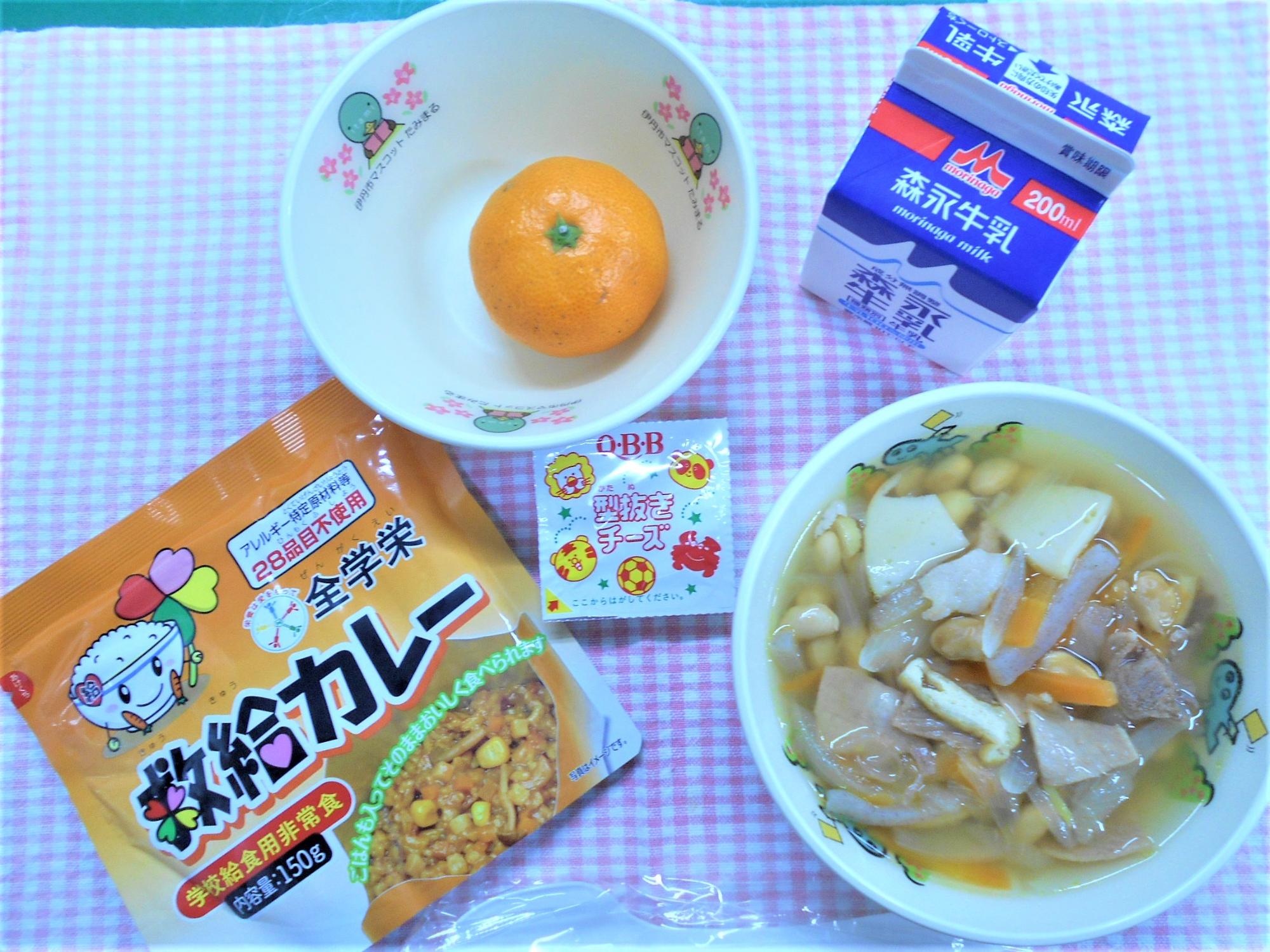 救給カレーなど