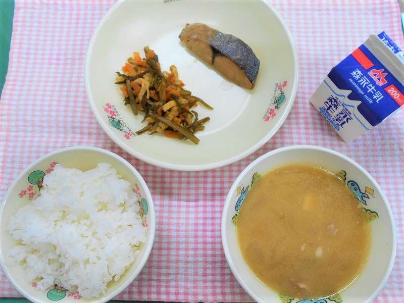 シイラの煮つけなど