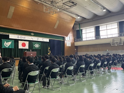 会場・新入生の様子