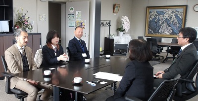 嘉納さんが怪談を語ってくれている様子です。