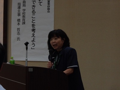 伊丹市教育長あいさつの様子です。