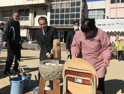 餅つきの様子