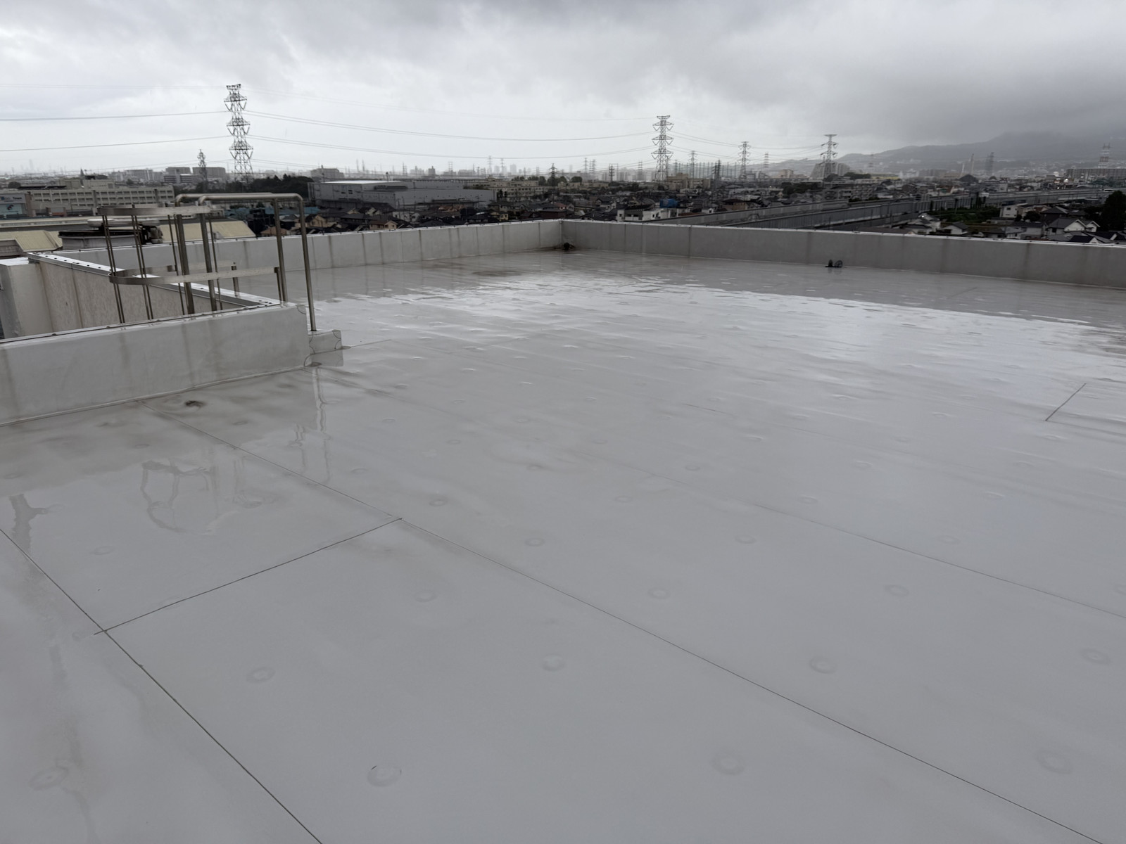 伊丹市立荒牧中学校の太陽光発電設備設置前の写真