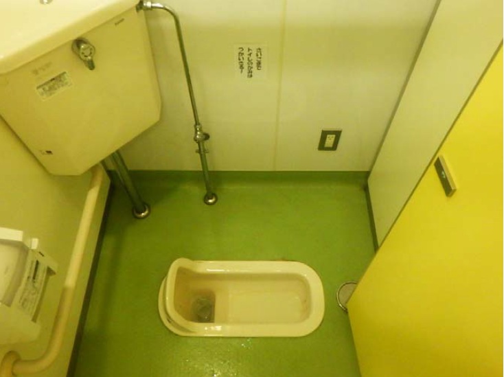 昆陽里1F男子トイレ