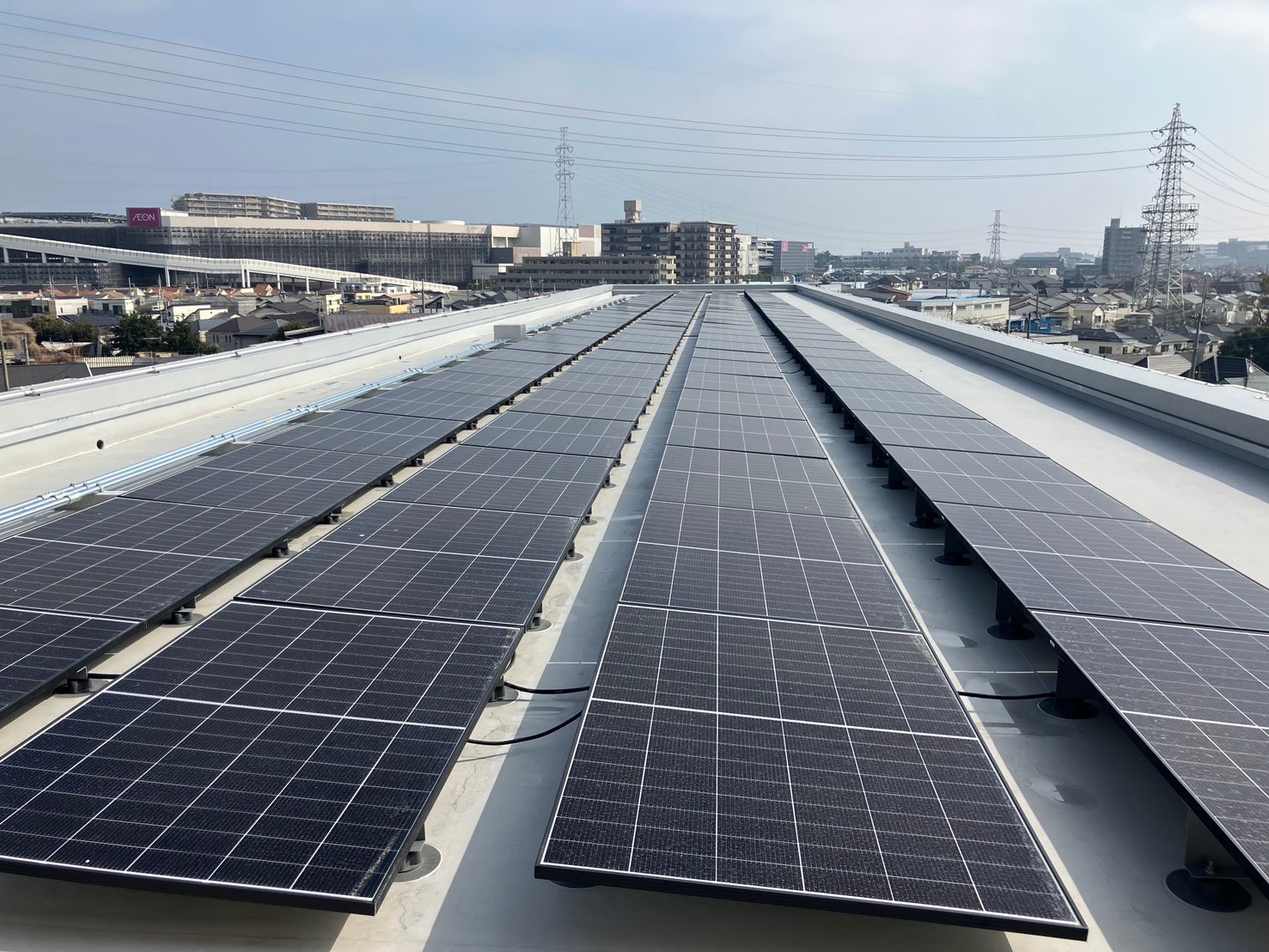 伊丹市立池尻小学校の太陽光発電設備設置後の写真