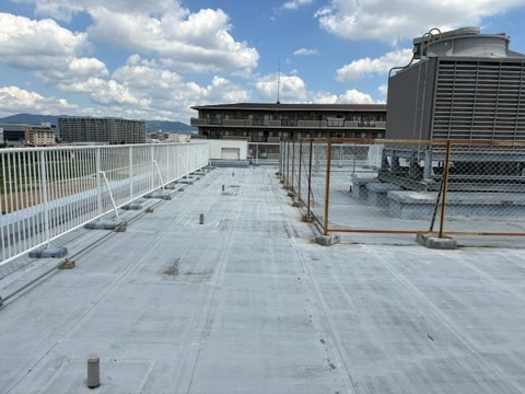 伊丹市立神津小学校の太陽光発電設備設置前の写真