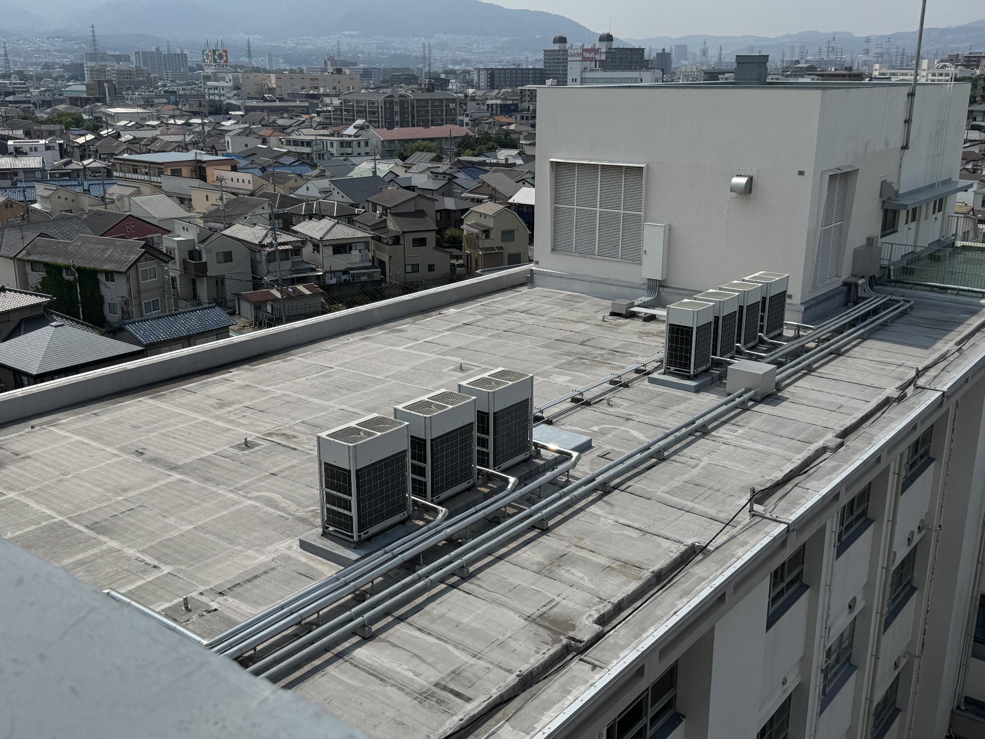 伊丹市立昆陽里小学校の太陽光発電設備設置前の写真