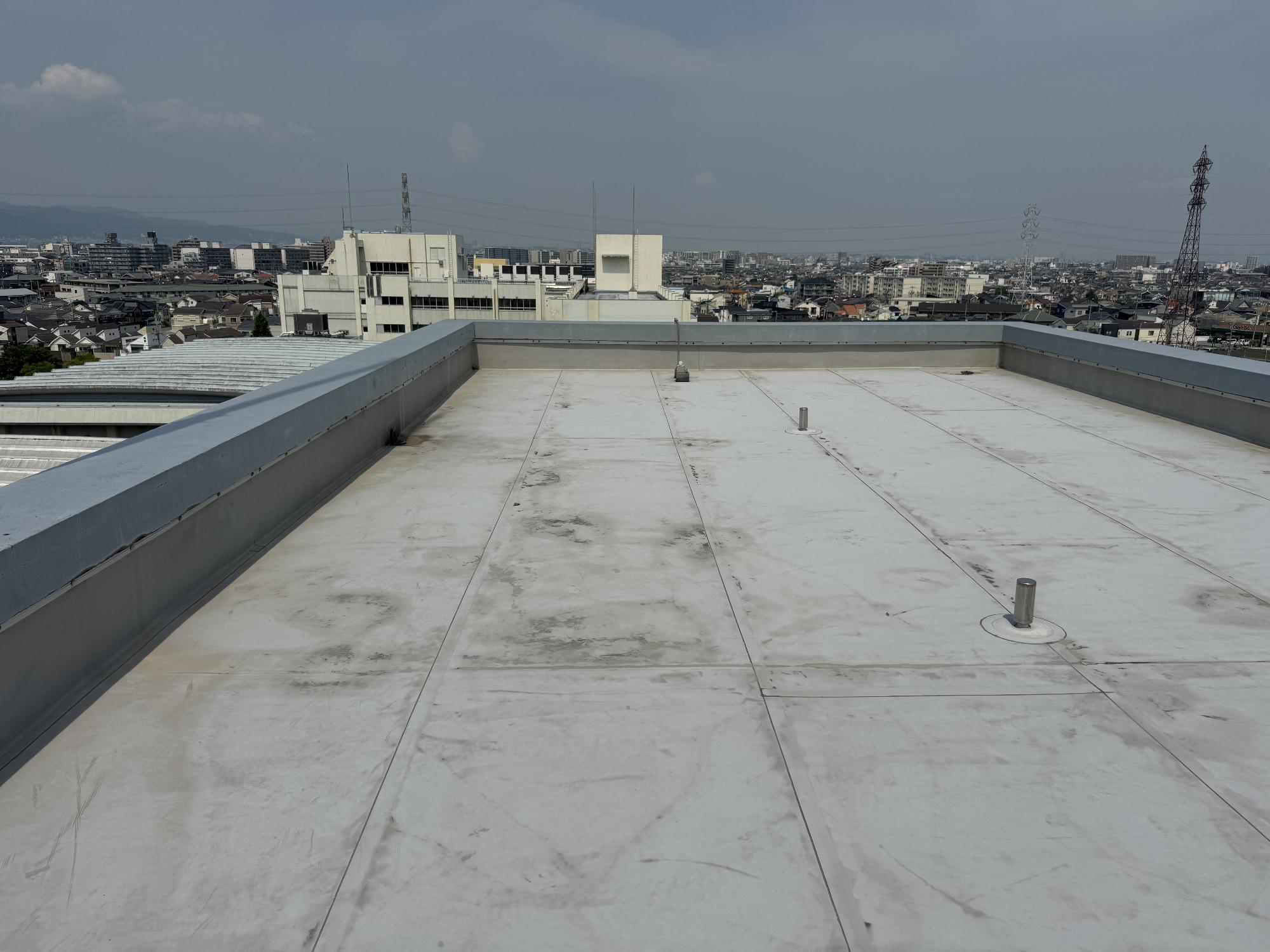 伊丹市立昆陽里小学校の太陽光発電設備設置前の写真