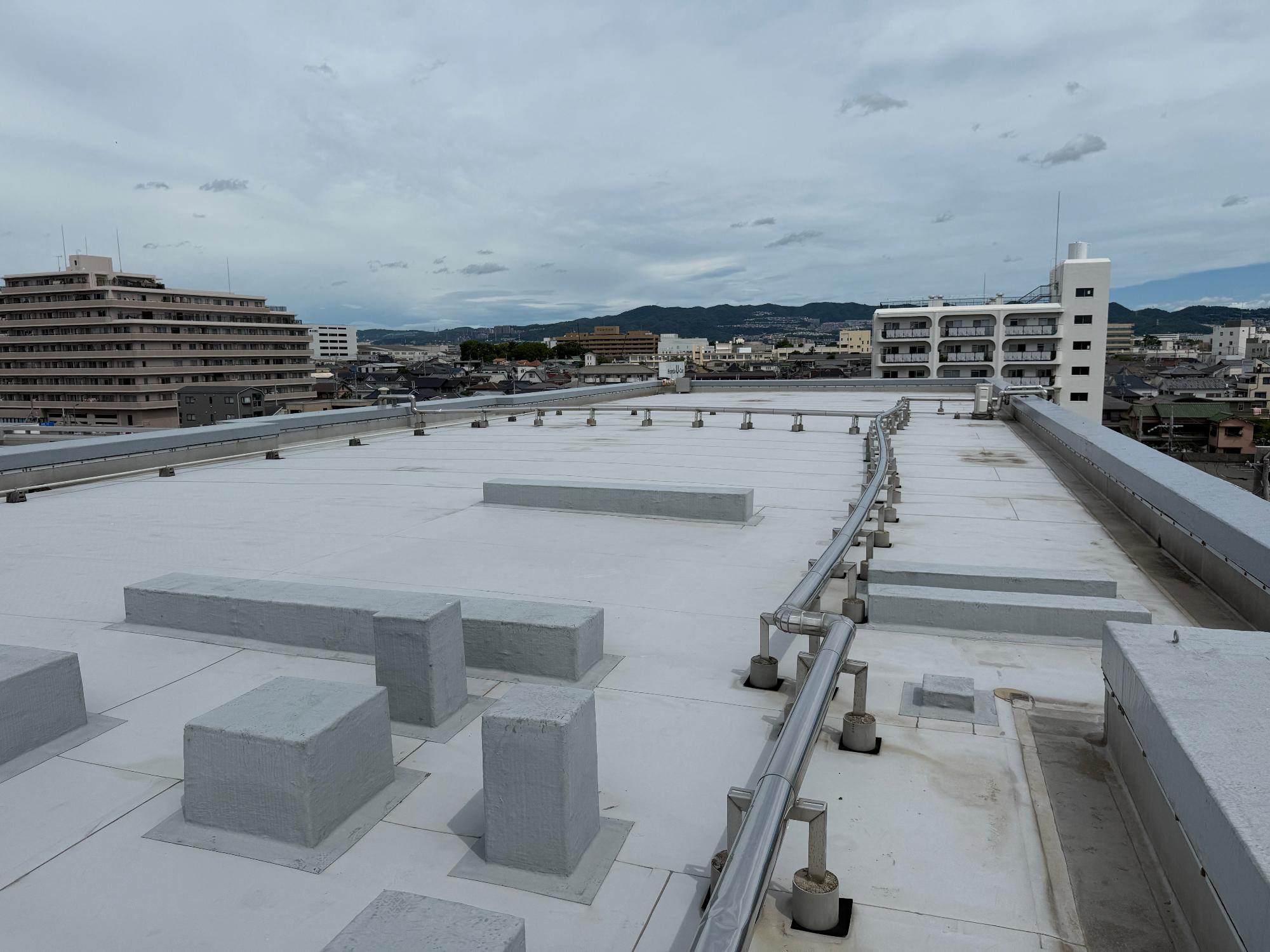 伊丹市立西中学校の太陽光発電設備設置前の写真