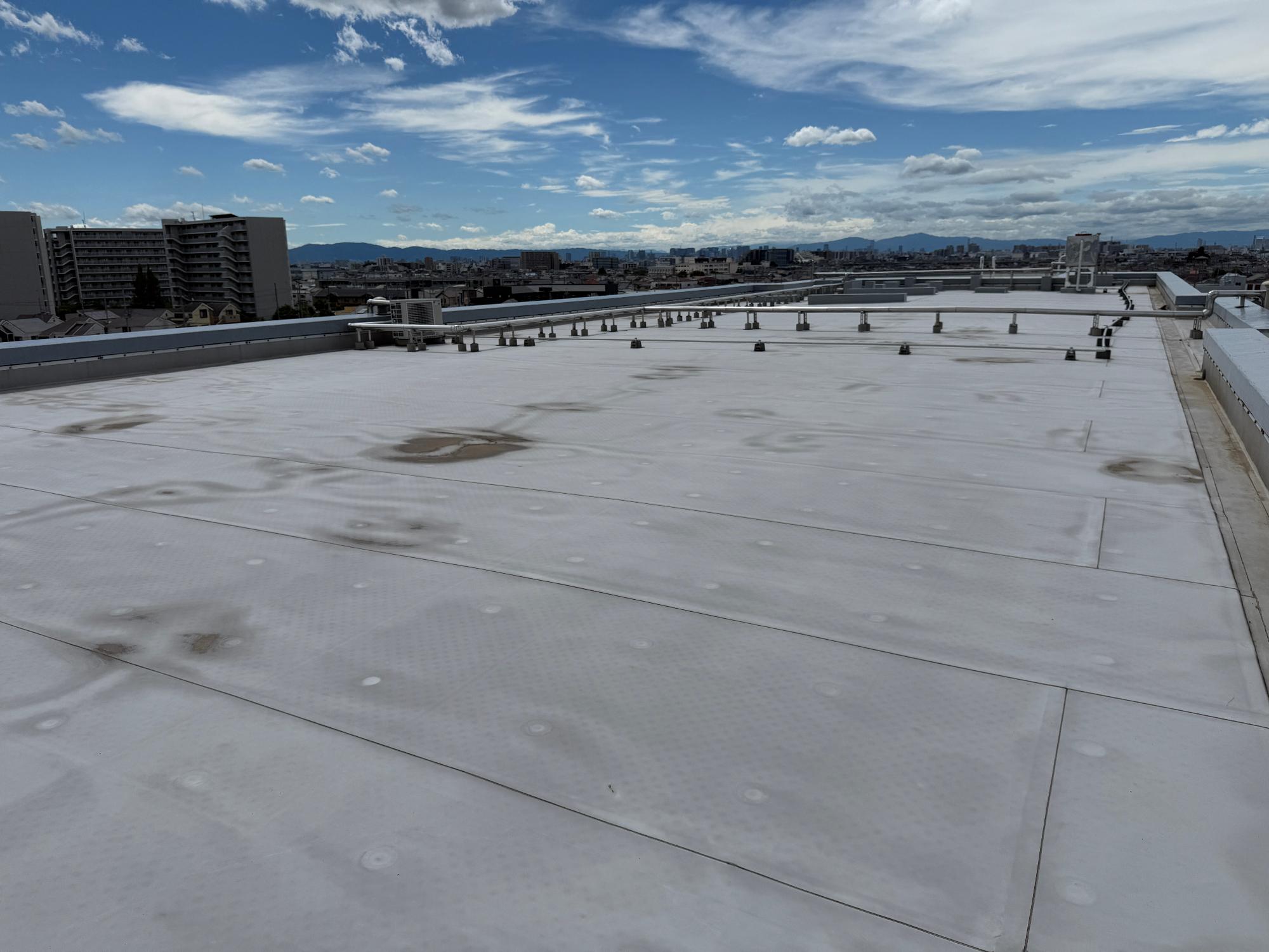 伊丹市立西中学校の太陽光発電設備設置前の写真