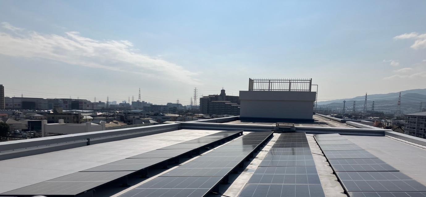 伊丹市立桜台小学校の太陽光発電設備設置後の写真