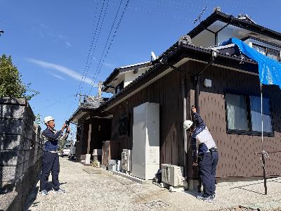 家屋被害認定調査をしている様子