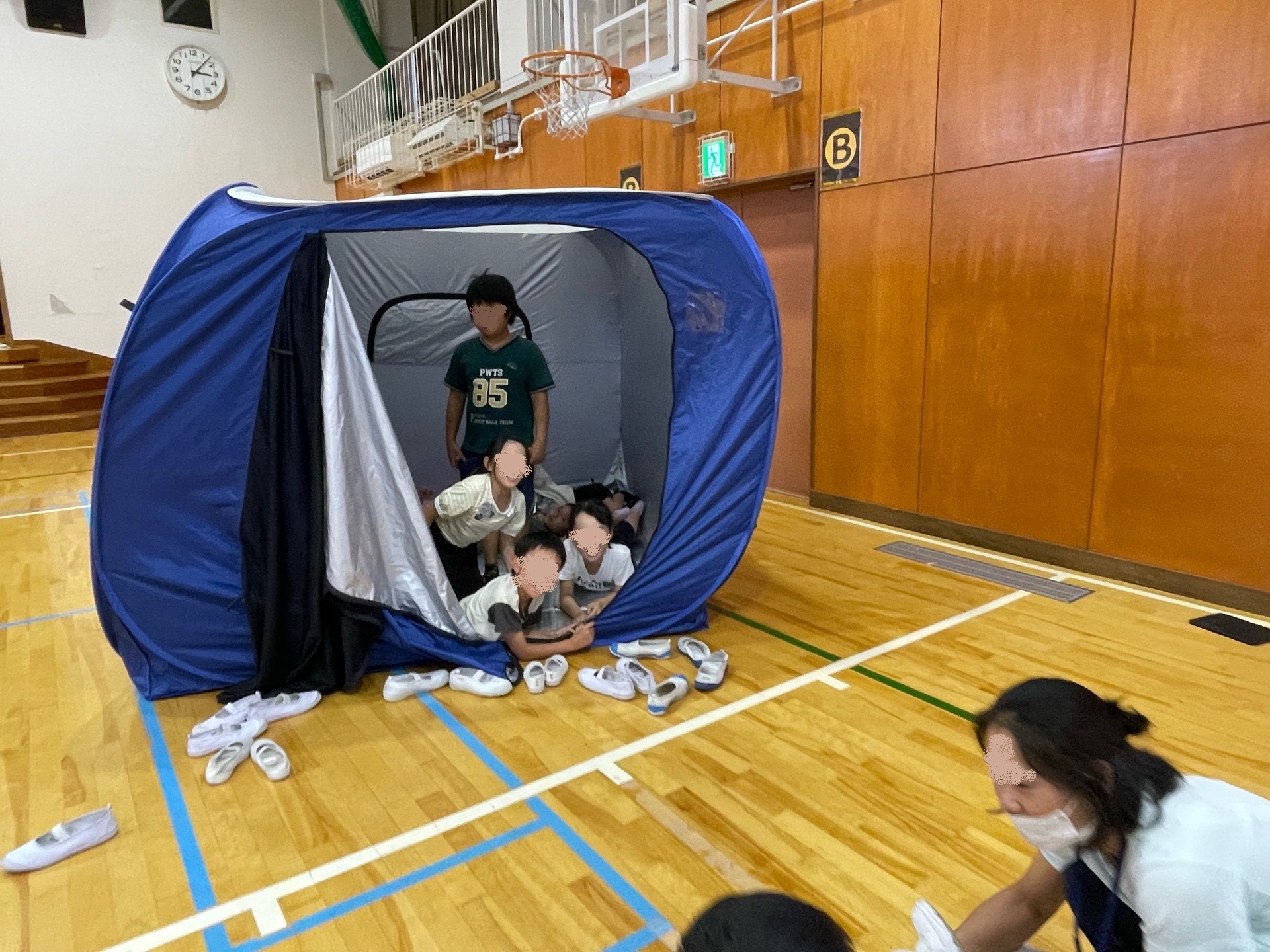 南小学校間仕切りテント体験