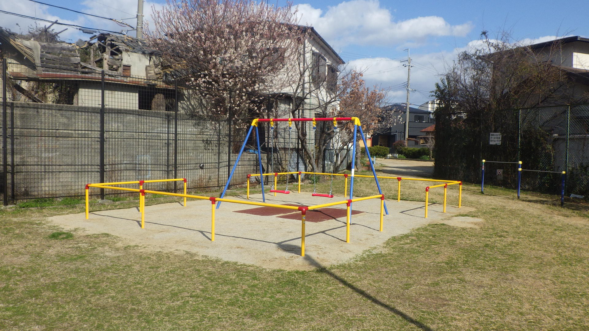 柏木町児童遊園地ブランコ