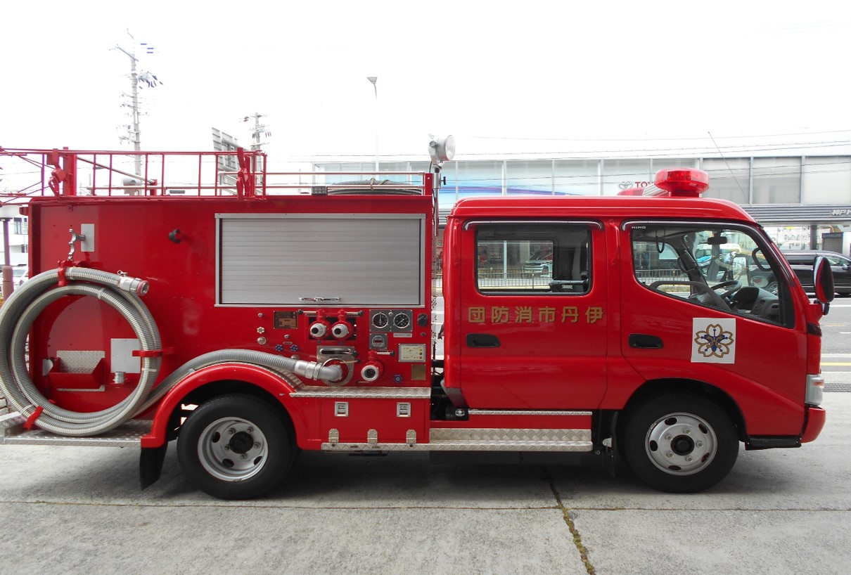 消防ポンプ車（右側）